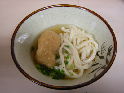 松家製麺所:かけうどん(太いんの小、ひやあつ)+お揚げさん