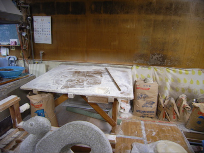 松家製麺所:麺打ち台、麺切り機